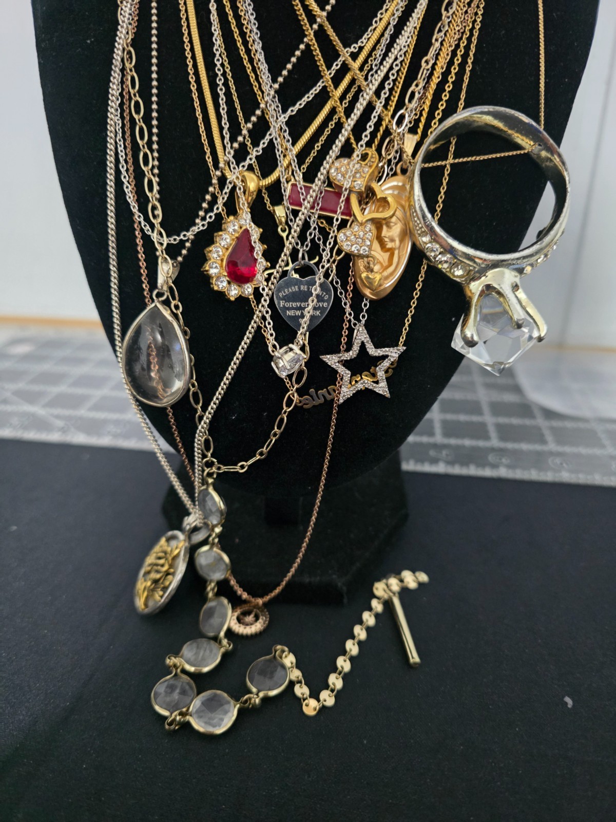 Lot of Fashion Necklaces Mixed Metals/Materials (16)