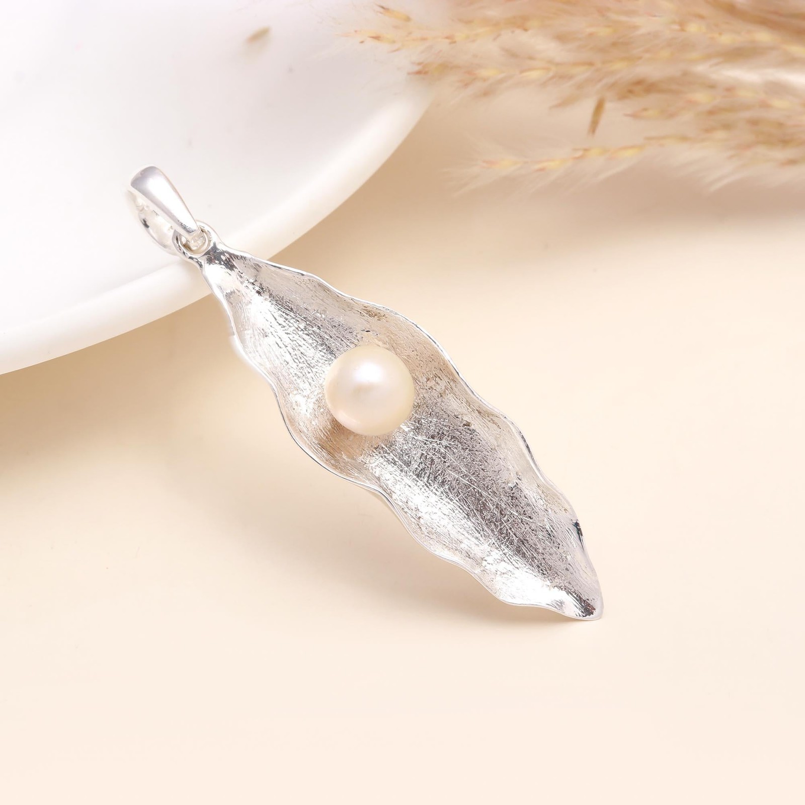 925 Sterling Silver Leaf Shaped Round Pearl Gemstone Women Promise Pendant