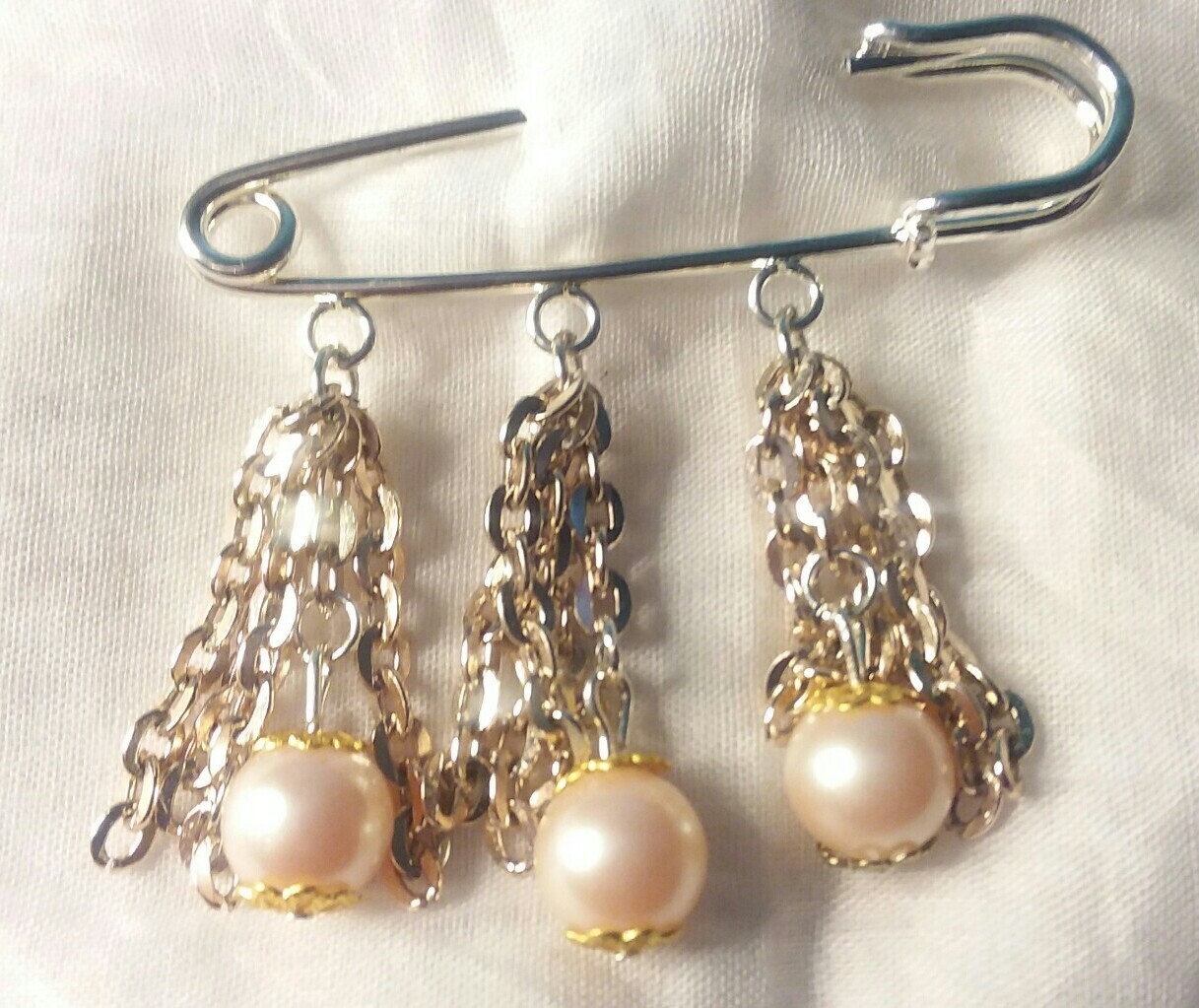 MaryBee 1.75″ Faux Pearl Dangles On Safety Pin Brooch 06-01-2022