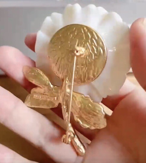 Beautiful White Rose Flower Brooch Pin Fashion Resin Jewelry Great Gift Idea!