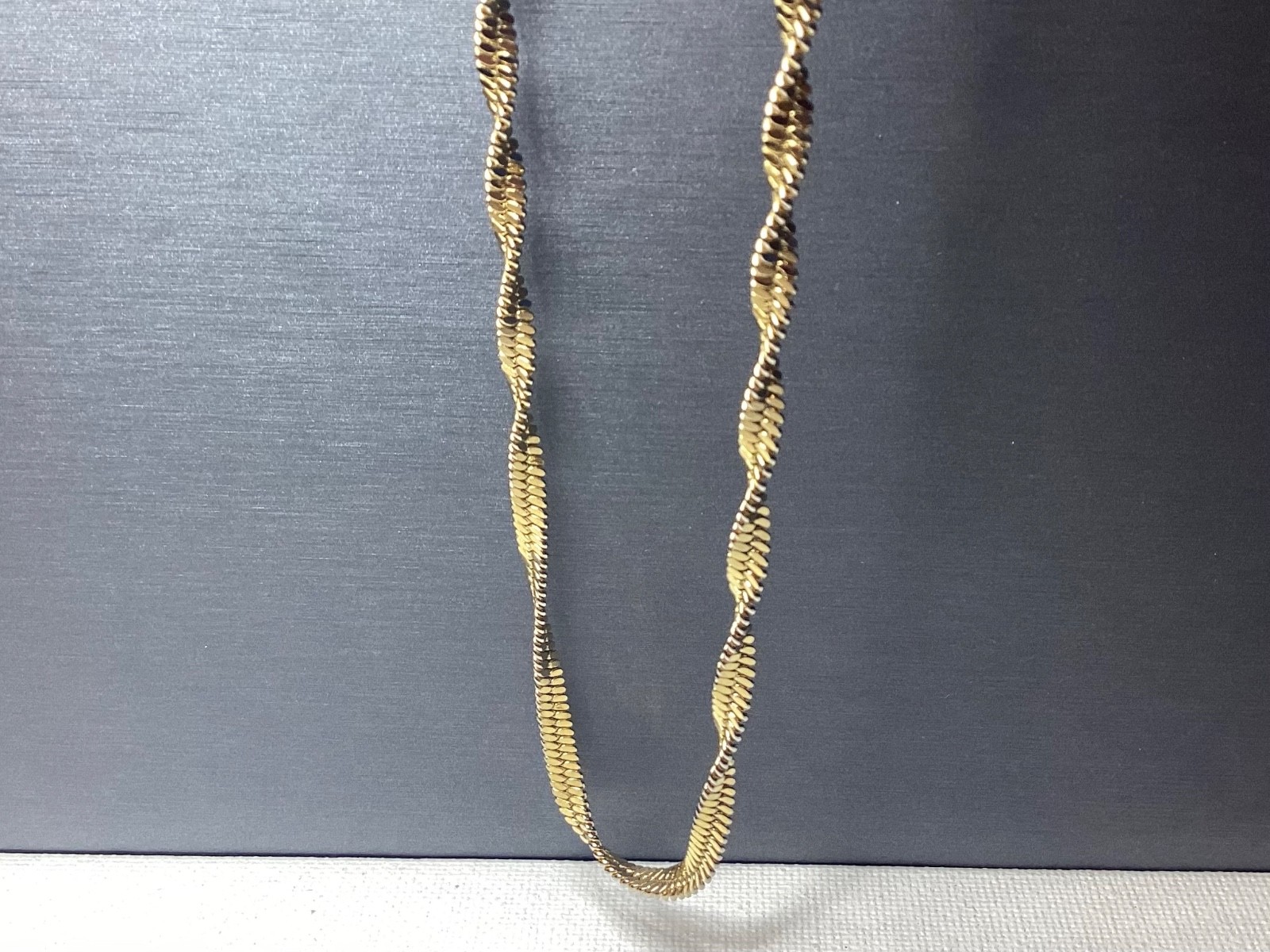GIVENCHY 24” TWIST HERRINGBONE STYLE GOLD PLATED NECKLACE JEWELRY