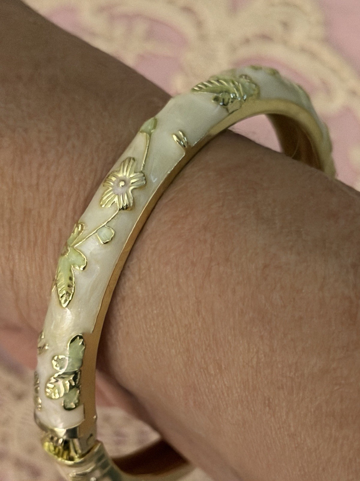 Multicolor Floral Enamel Hinged Bangle Bracelet Gold Tone Metal Round No Stone