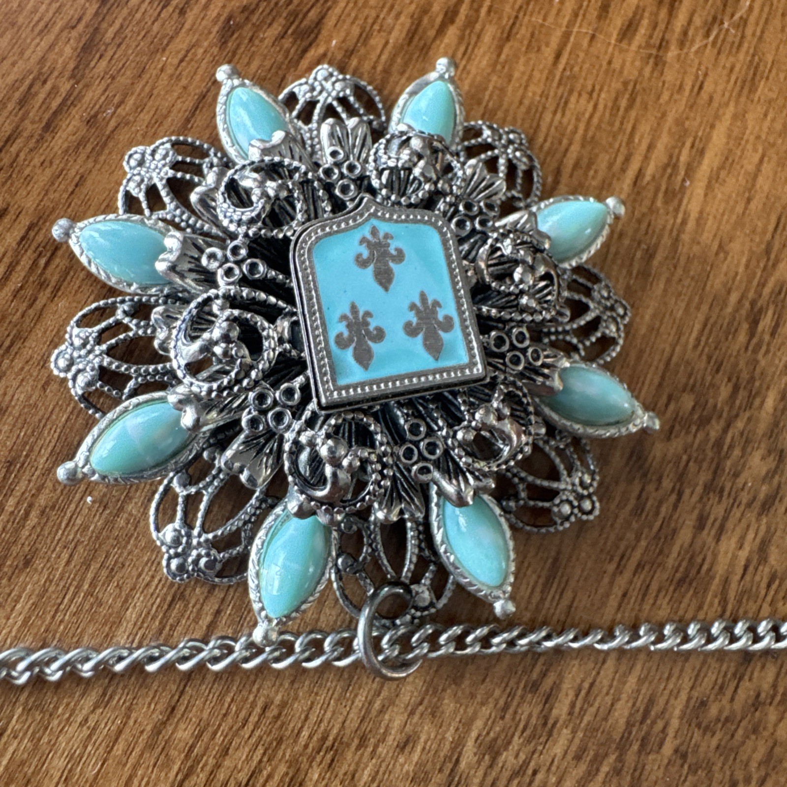 Vintage Necklace Filigree Pendant Silver Tone On Silver Tone 18” Chain