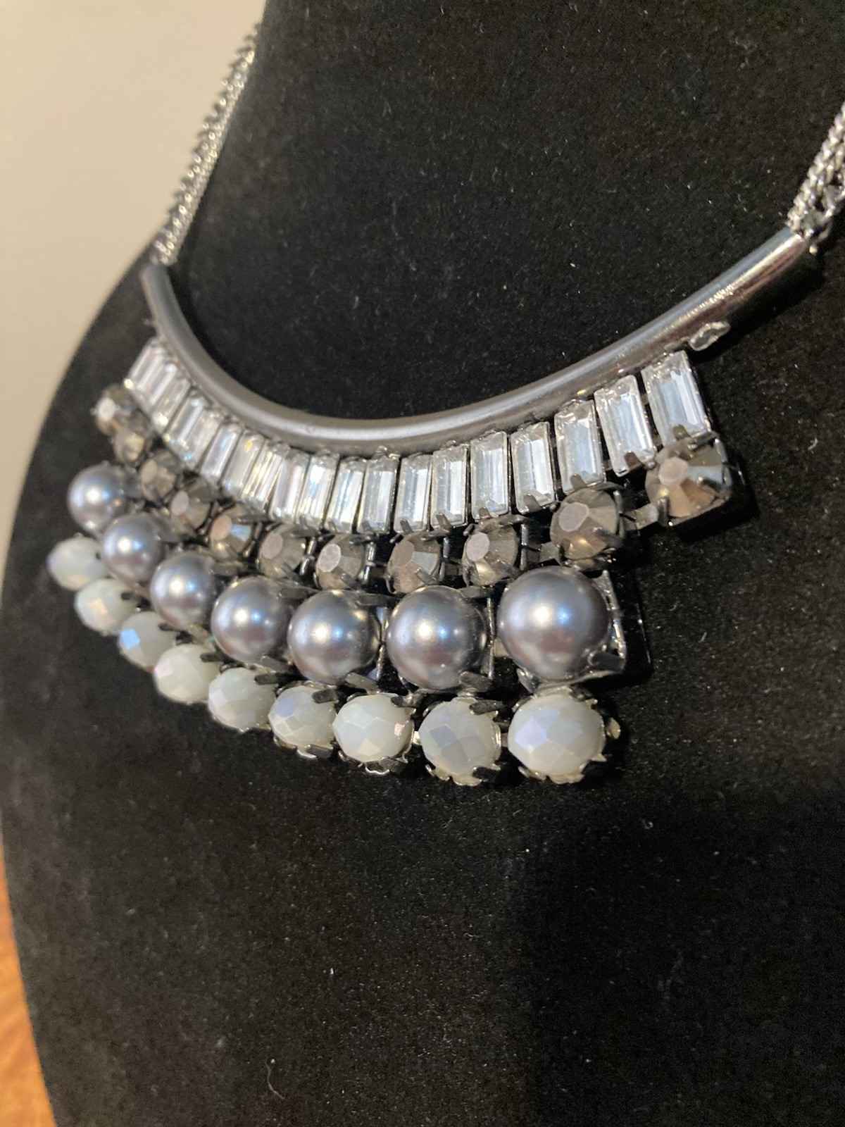 Simply Vera Wang Gray/Silver/Black Statement Necklace Silver Tone 16 – 19 in