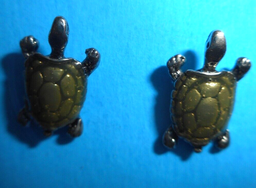 Vtg Detailed Metal Turtle Stud Earrings Smooth Acrylic Shell Tiny Childs 1/2″