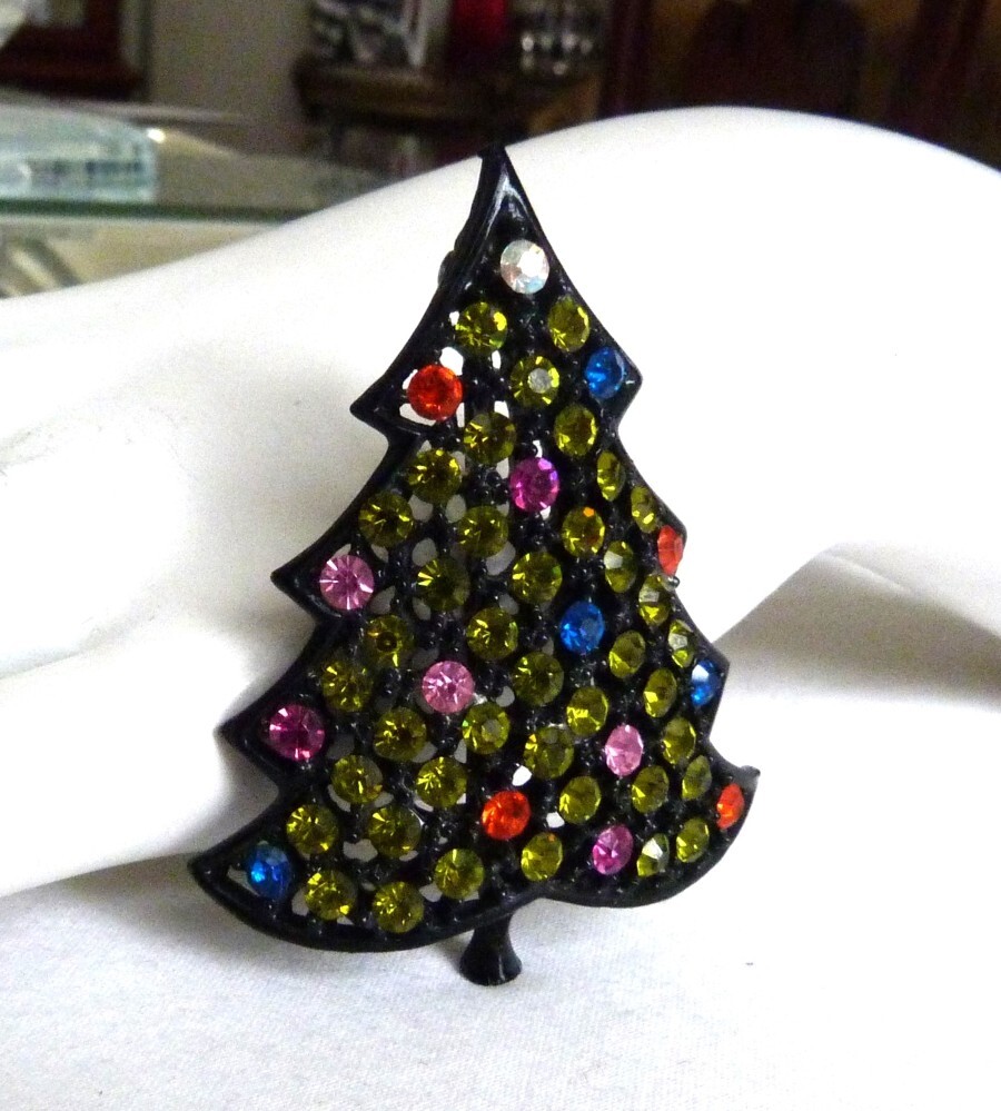 2 1/8″ VINTAGE MOD MID-CENTURY SIGNED MULTI RHINESTONE CHRISTMAS TREE PIN