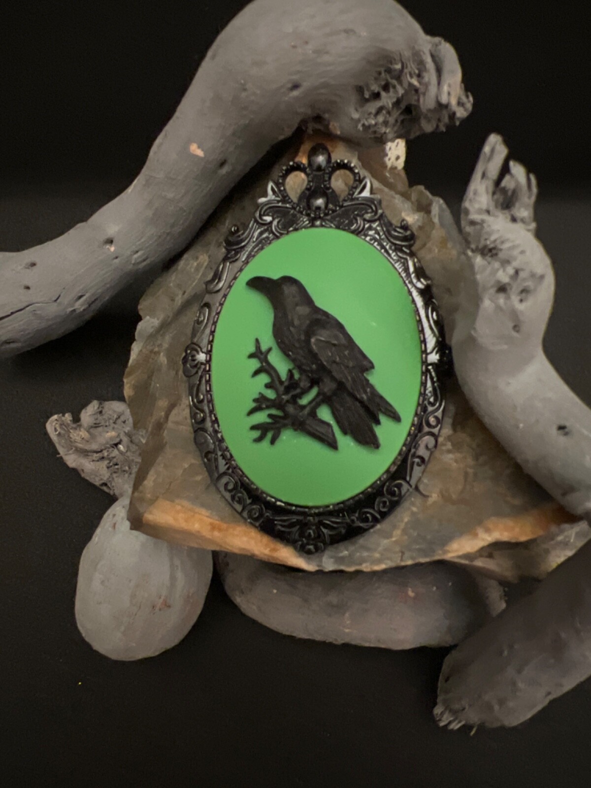Green Black Raven Crow Cameo Necklace Brooch Wedding Gothic Rockabilly Hat Pin