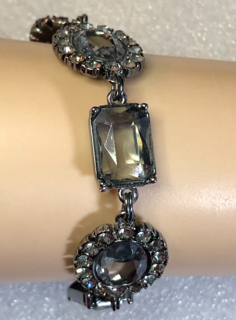 White House Black Market Rhinestone Statement Bracelet Gray Gunmetal 7″ 8505