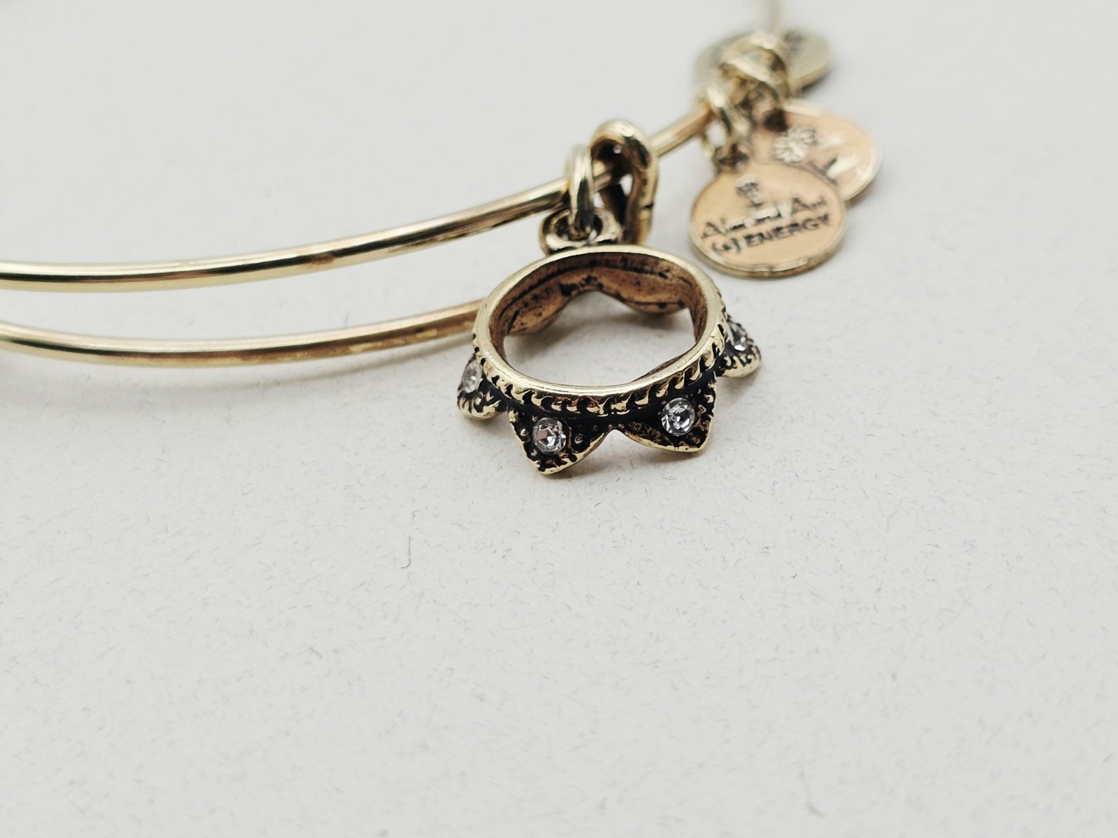 Alex & Ani Queens Crown Empowerment Gold & Crystal Charm Bangle Bracelet ✨️ 💖