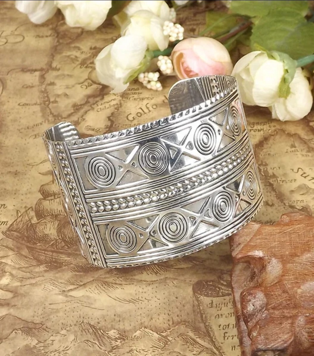 Ethnic Wide Cuff Bracelet Women Fashion Jewelry Vintage Silver Color