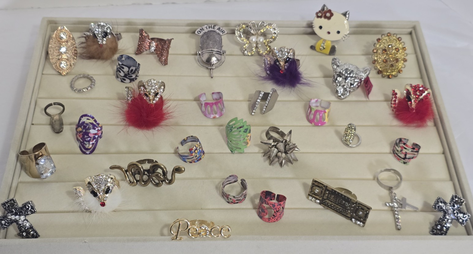 Costume Jewelry Rings Lot Of 33 ALL ADJUSTABLE – See Pics