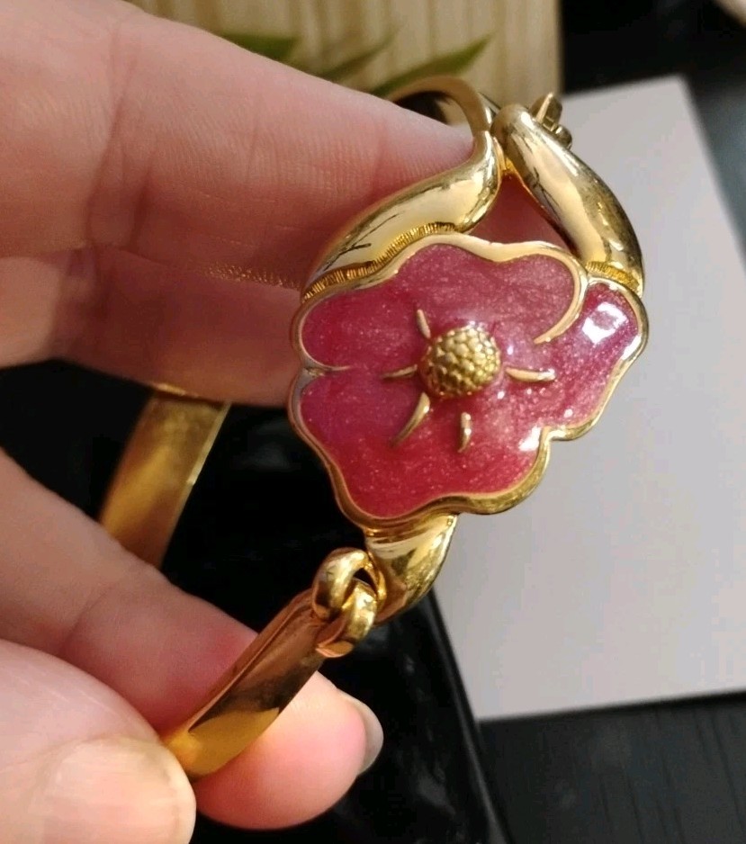 Designer AVON Beautiful “Tropical Splendor” Hot Pink Gold Plated Bangle Bracelet