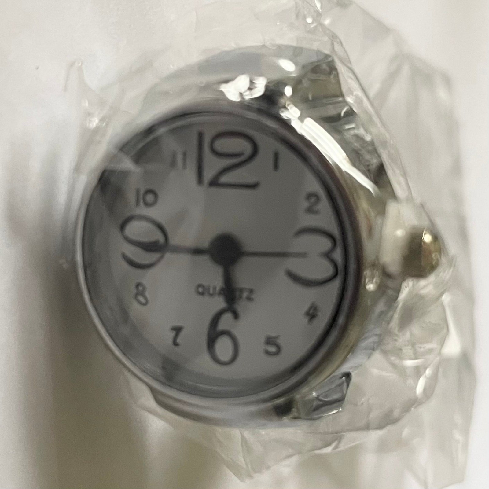 Retro Silver with White Stainless Steel Stretch Band Quartz Movement Ring Watch