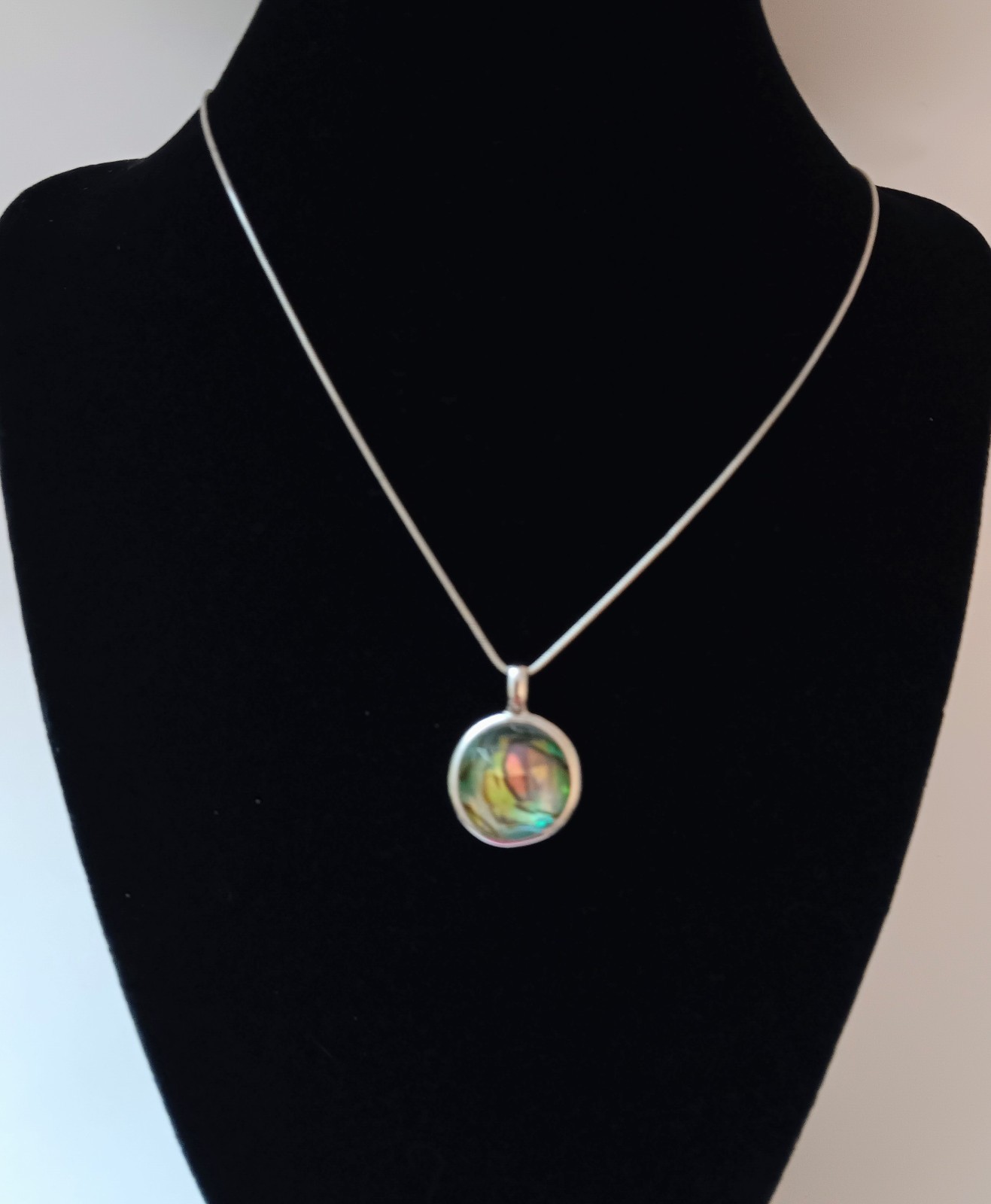 V5g 90s ATI (Athra Trading Inc) 925 Abalone Crystal Pendant Necklace 18″