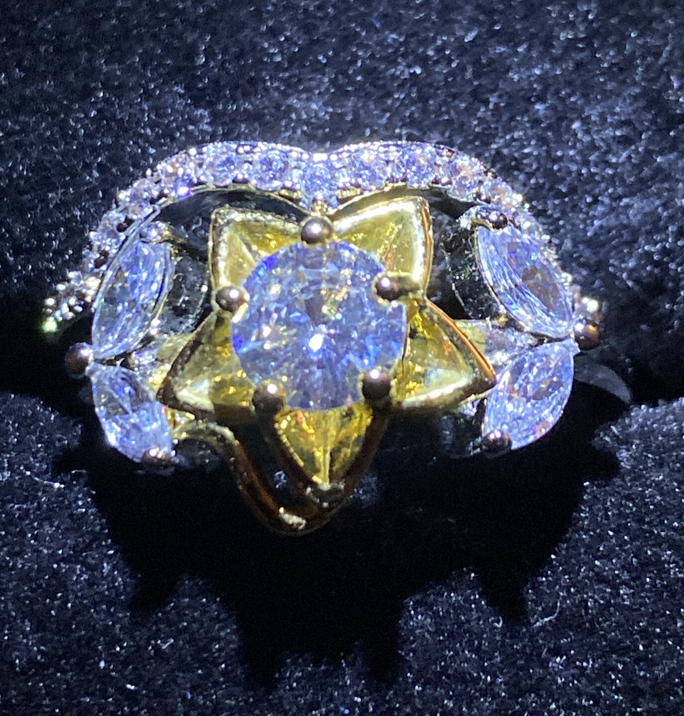 WHITE + YELLOW GOLD 2 PIECE RING. ROUND CUT CLEAR/ WHITE CRYSTAL Size Q. New