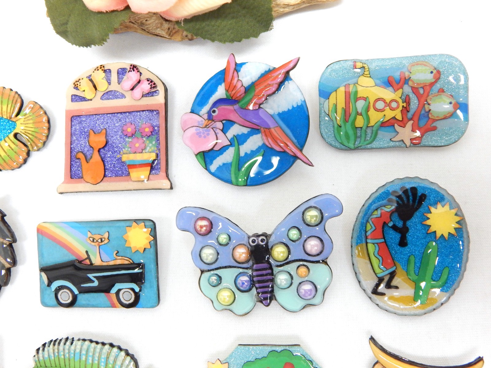 ECHO & HARA COLLECTIBLE PIN/BROOCH LOT CATS, FISH, FLOWERS, BIRDS & OTHERS