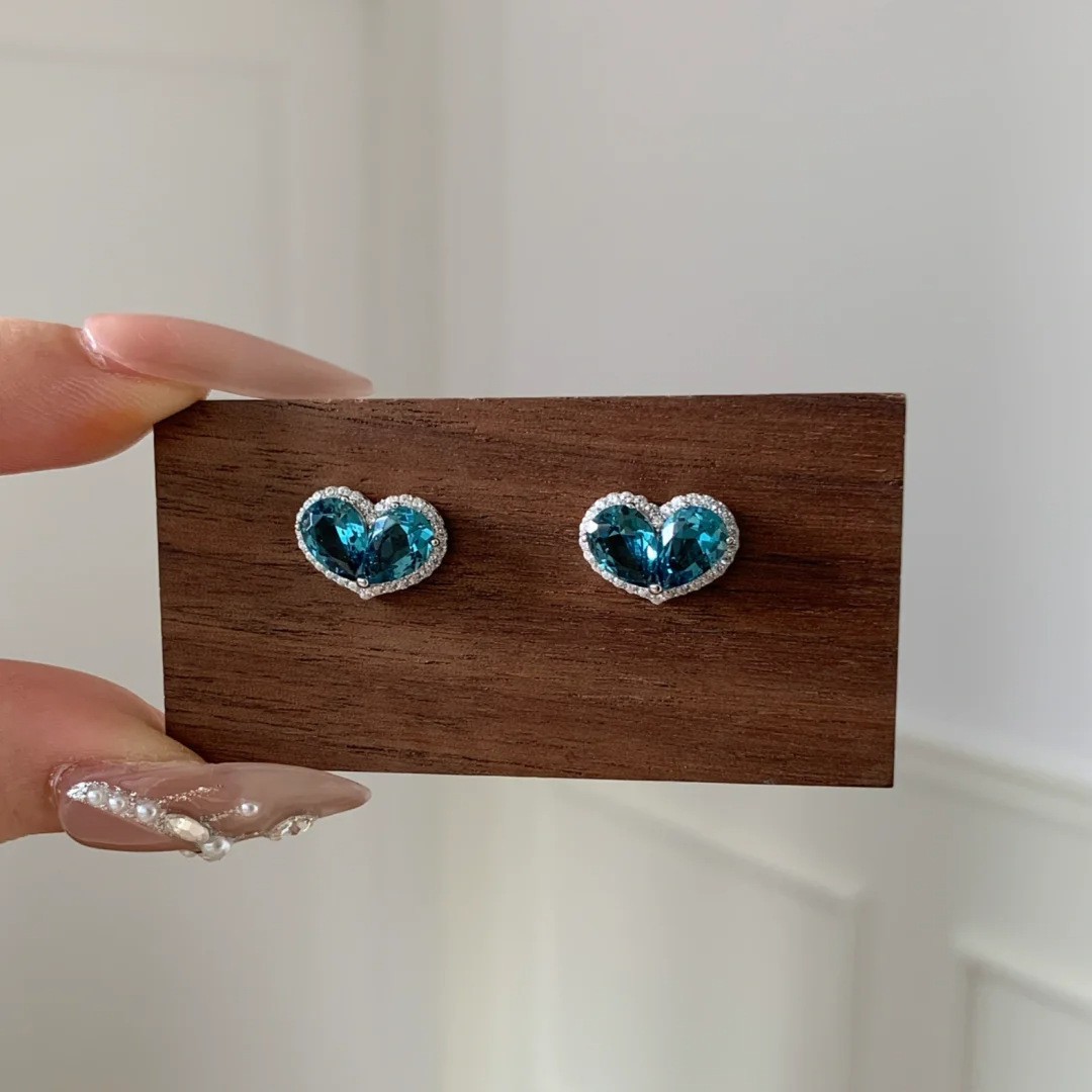 New Heart Design London Blue Topaz Gems Women Charm Women Girl Stud Earrings