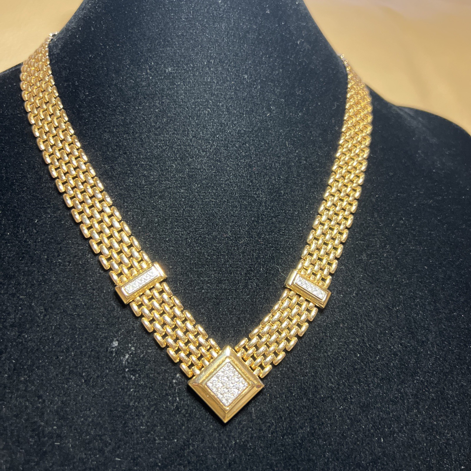 AVON Brick Chain Design V Shape Pave Rhinestone Push Lock Gold Tone 18”Necklace