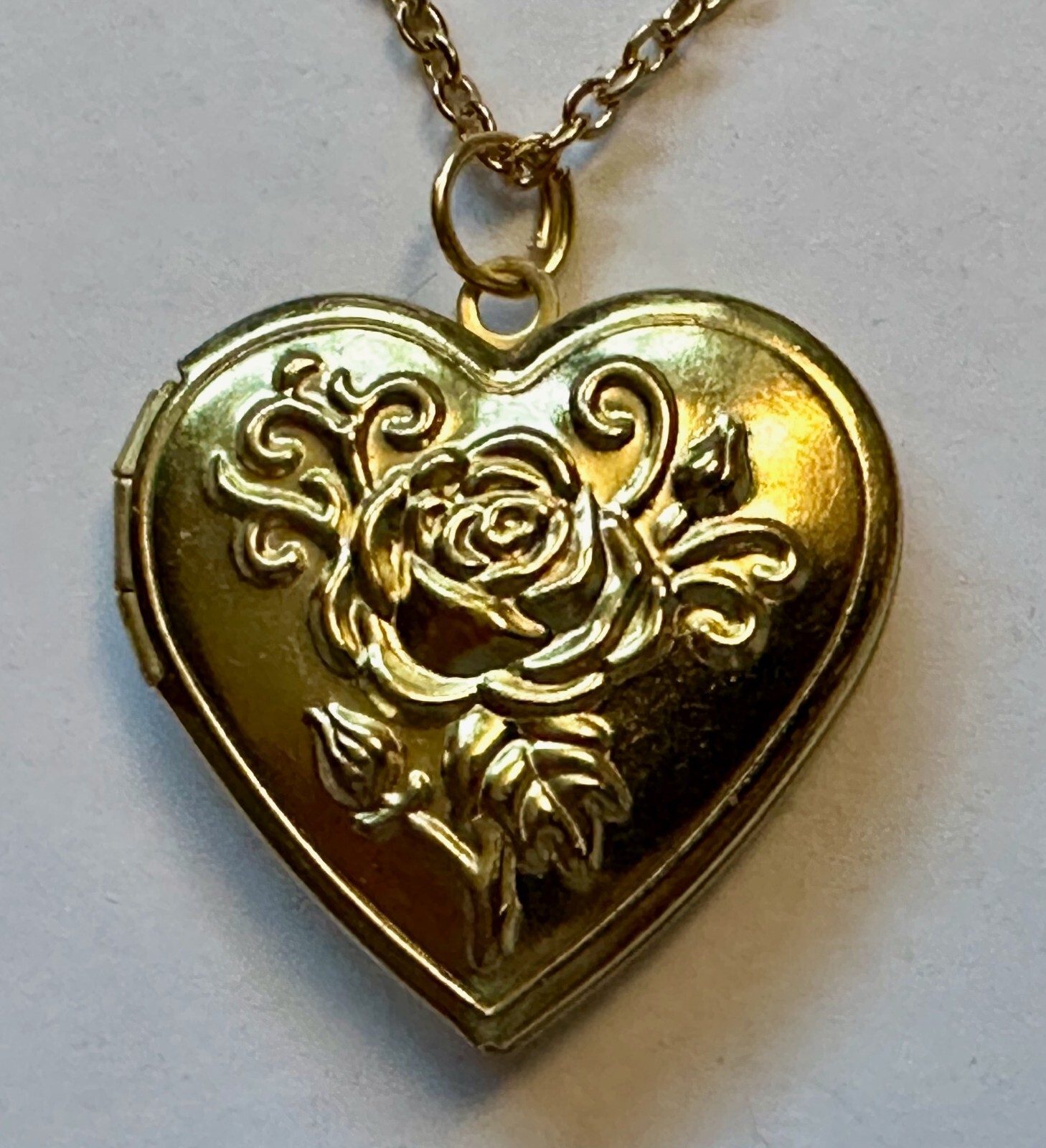 Vintage style Brass Heart locket photo emboss rose flower pendant necklace 24″