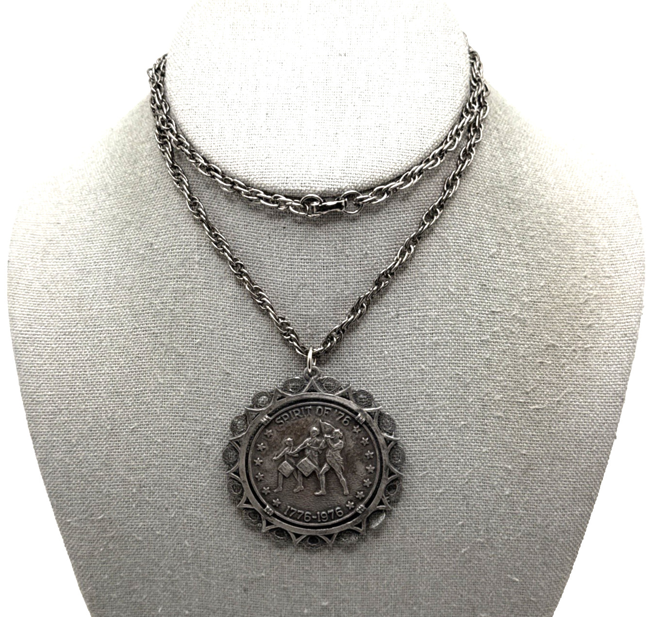 Vintage 1976 Bicentennial Coin Commemorative Pendant Necklace Spirit of ’76 24″