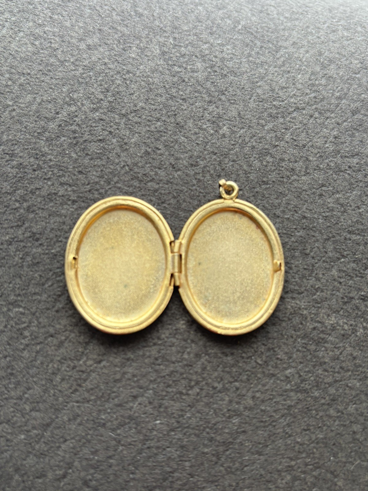 Vintage 12k Gold Filled Swirl Floral Ladies Pendant Locket 32mm