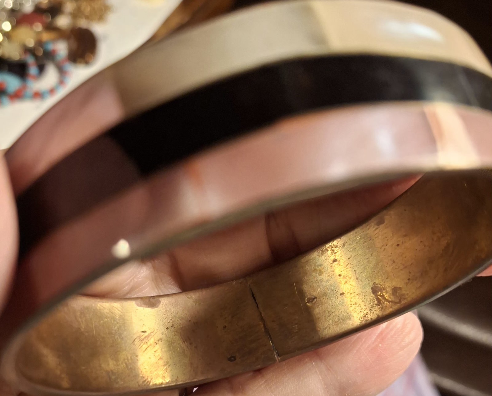 Pre-owned no brand white & pink MOP Inlay with black stripe brass bangle