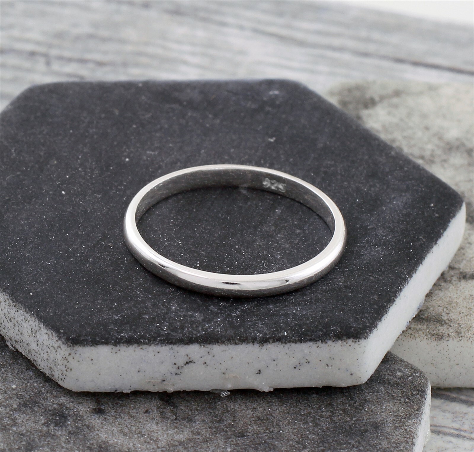 925 Sterling Silver Thin Polished Plain Wedding Band Ring 2mm Size 1-13 Avail.