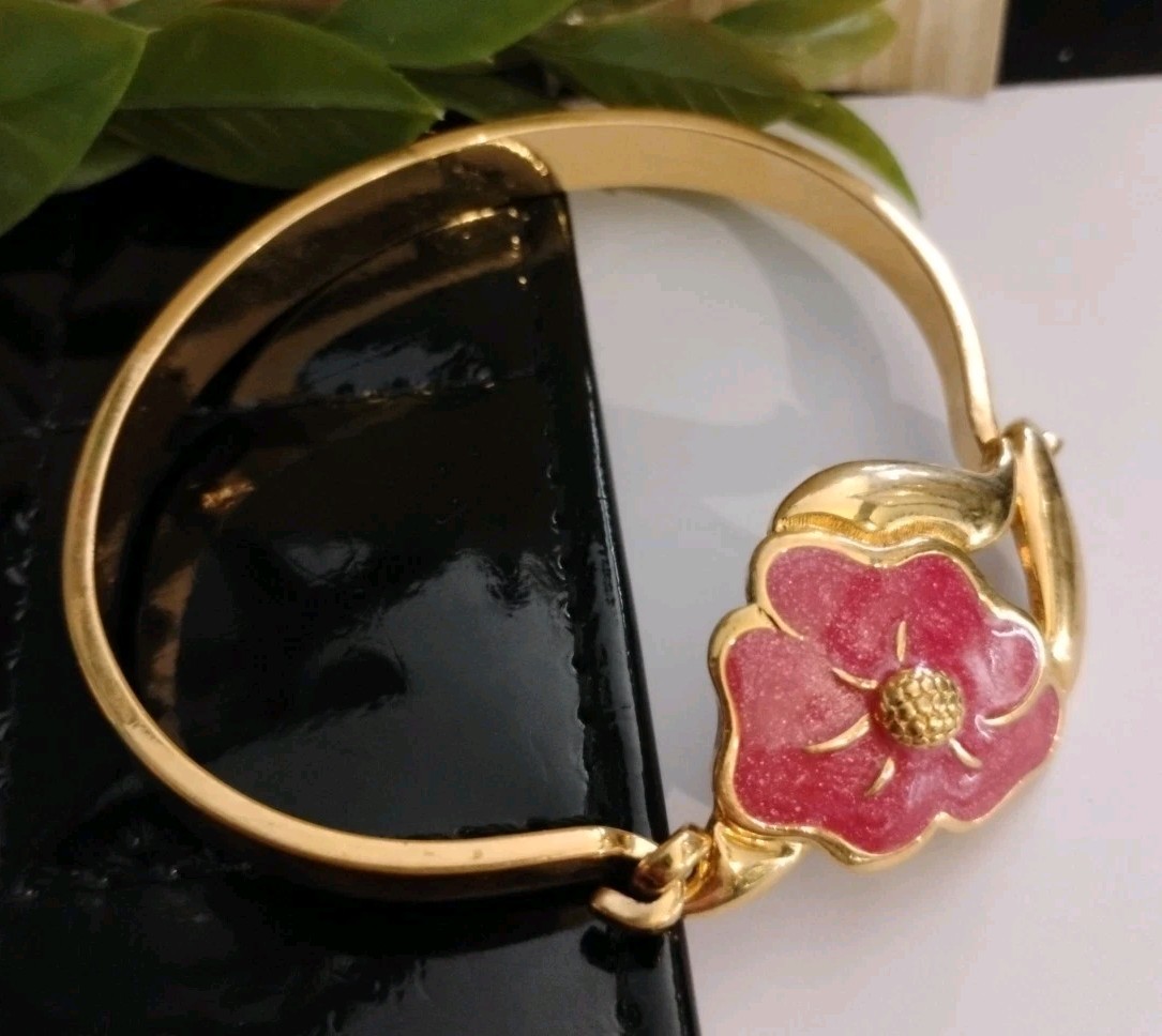 Designer AVON Beautiful “Tropical Splendor” Hot Pink Gold Plated Bangle Bracelet