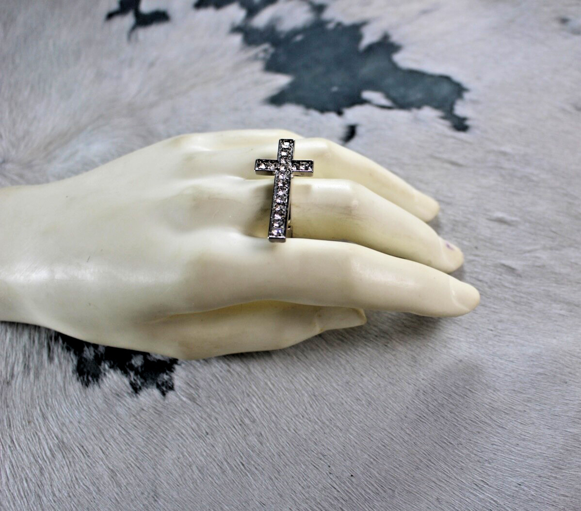 Western Womens Ring 1 1/2 x 5/8 in up to 8 Cross Silver Crystal Stretch