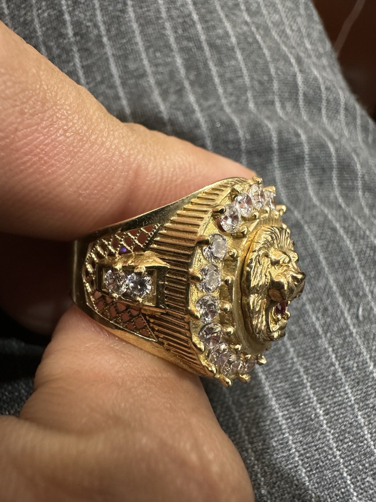 10kt Gold Lion Head Ring With Cz