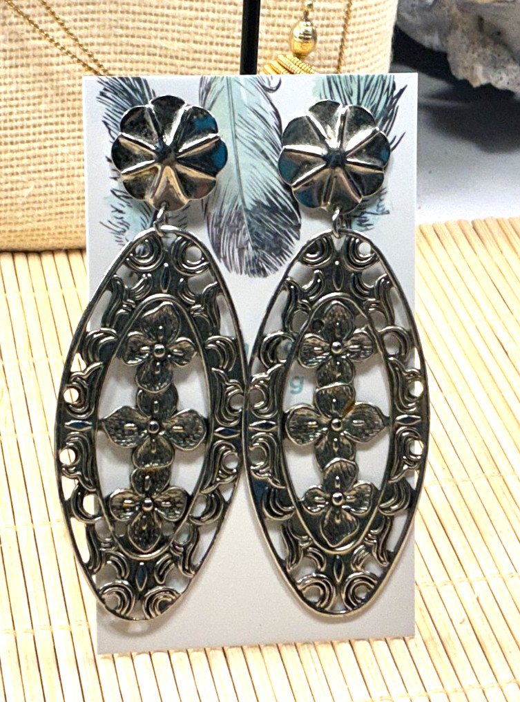 Fashion Earrings Stamp Metal Silver Tone Embossed Large Pierced Drop Lot 89B