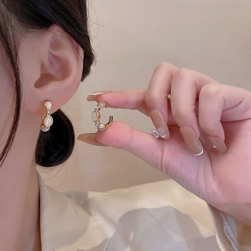 Women’s Golden C-shaped Ear Studs Alloy Earrings Fashion Jewelry Gift