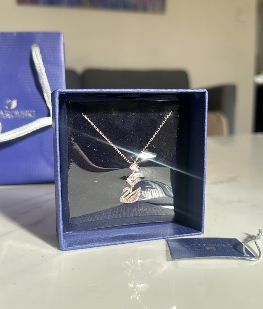 *BRAND NEW* Swarovski Swan Crystal Pendant Necklace Rose Gold (Price Negotiable)