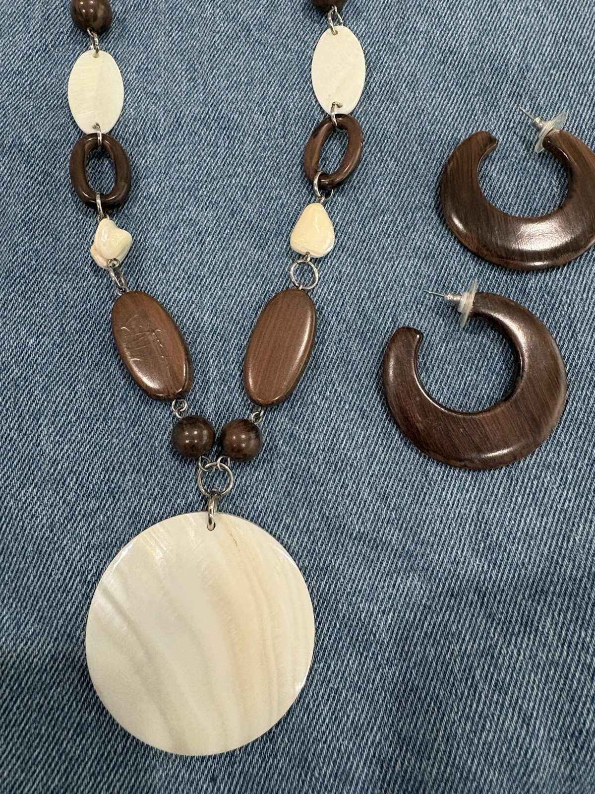 Cookie Lee Brown Cream Statement Necklace Earring Set Chunky Boho Shell Pendant