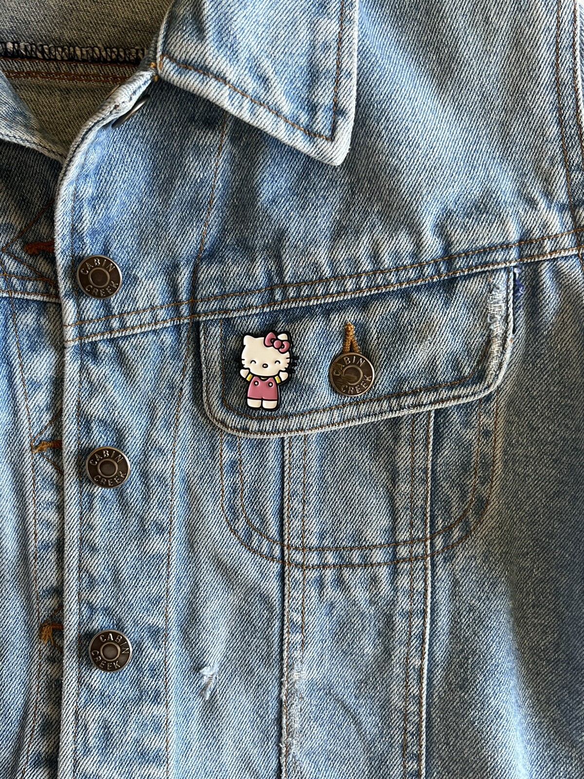 Cute Hello Kitty Enamel Pin – Excellent Condition
