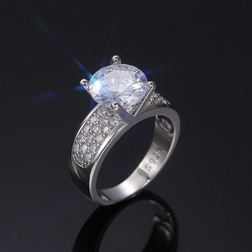 Stunning 2.50Ct Round Cut Simulated Diamond Wedding Ring 14K White Gold Plated