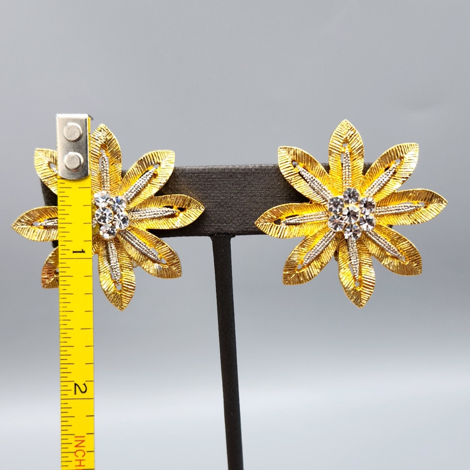 Unsigned Gold Tone Crystal Rhinestone Gold Flower Brooch & Clip Earrings