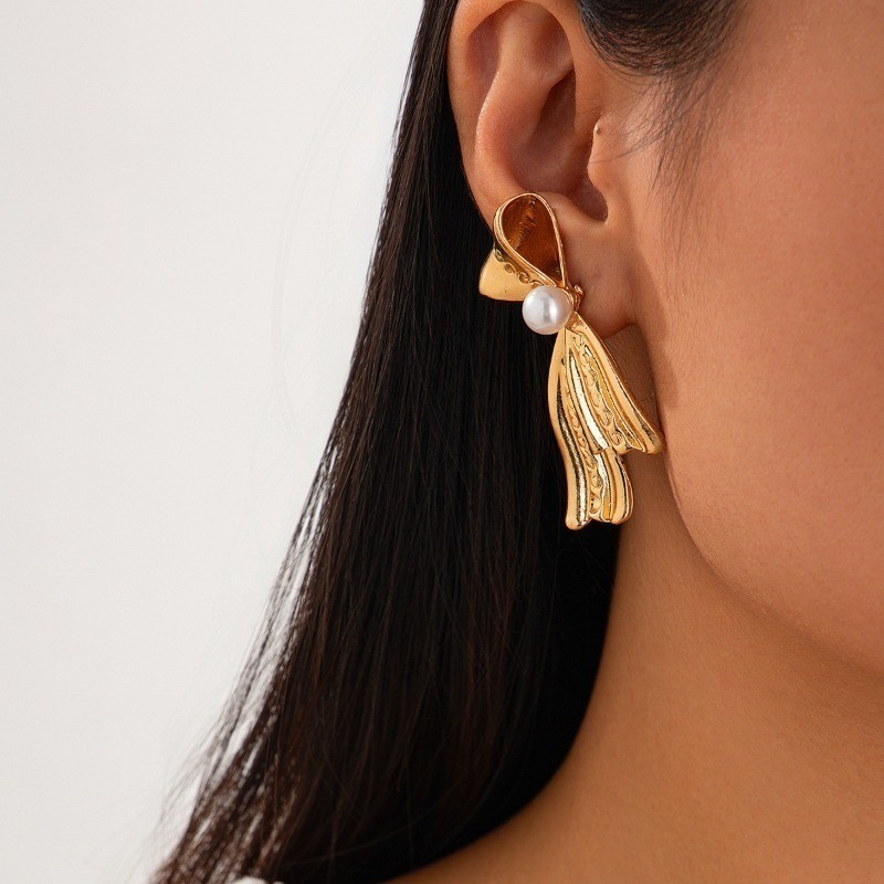 Butterfly Bow Imitation Pearl Earrings Women’s Fashion Earrings Alloy Jewelry