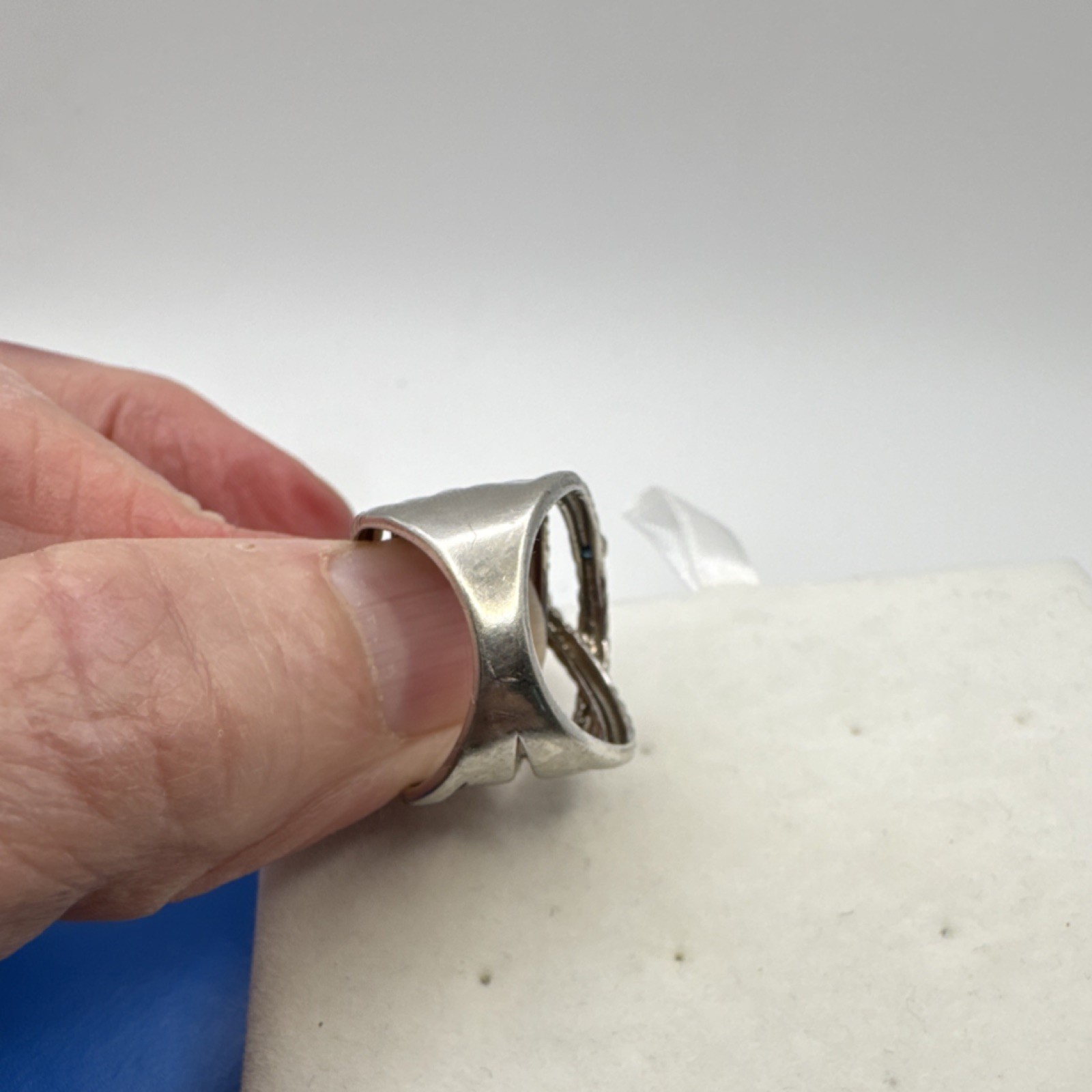 Sterling Silver Crisscross Band Ring with Blue Diamonds Bezel Set Size 6