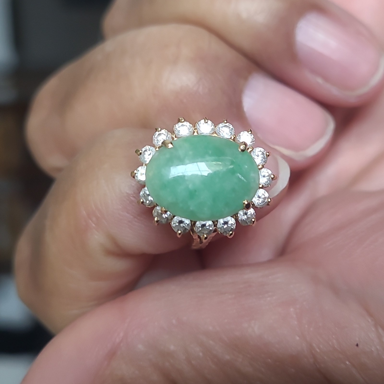 18kt 6.6 Grams Yellow Gold Prong Cocktail Ring Size 6 Oval Green Jade Halo
