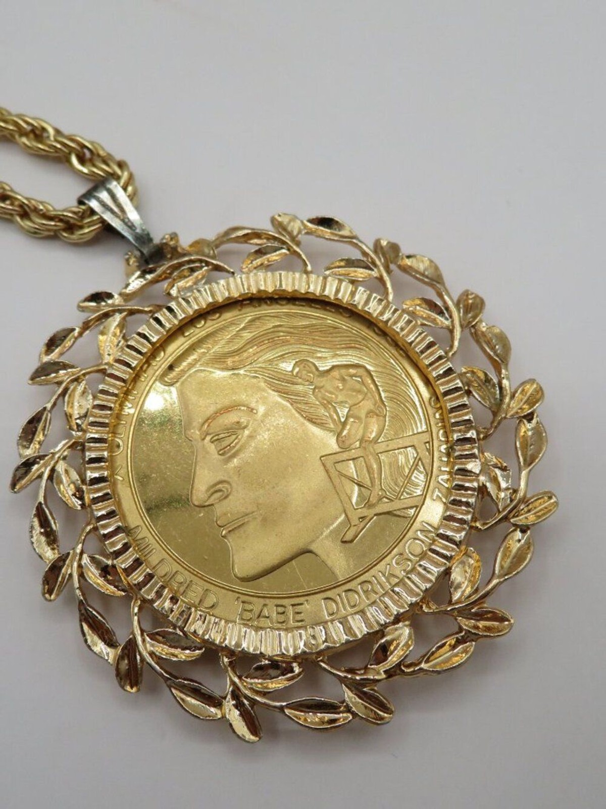 Babe Didrikson Zaharias Commemorative Medallion Pendant Gold Tone Necklace