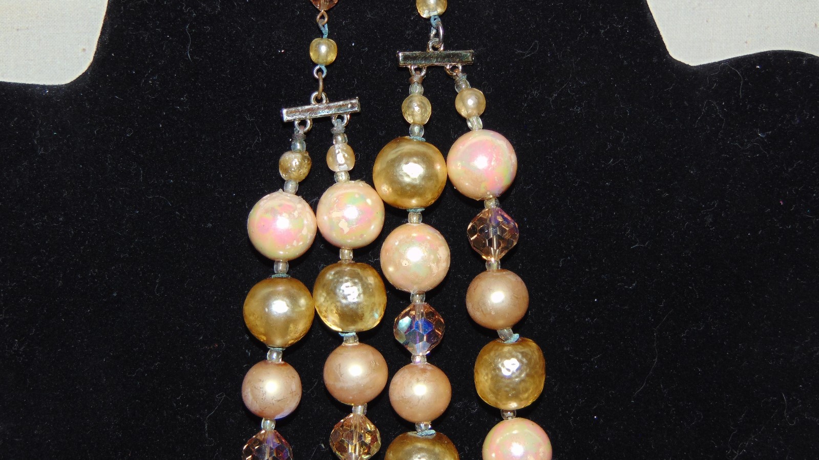 15″ TO 17″ VINTAGE BEAUTIFUL TWO STRAND GLASS BEAD NECKLACE