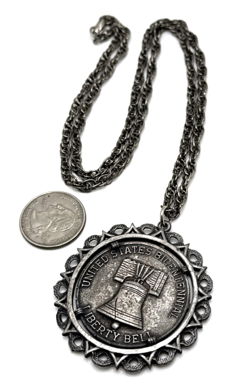 Vintage 1976 Bicentennial Coin Commemorative Pendant Necklace Spirit of ’76 24″