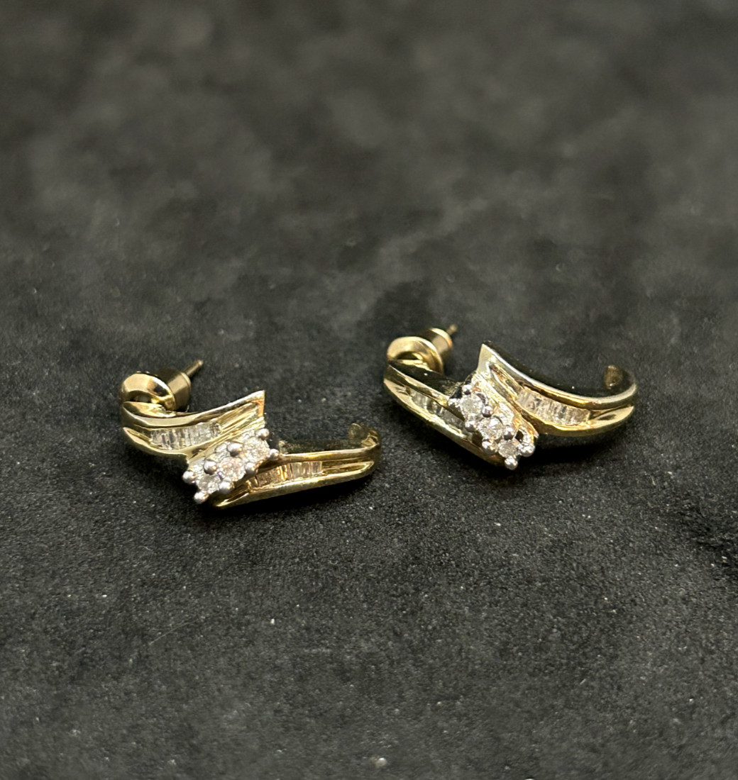 925 Sterling CZ Curved Bar Post Earrings 0.75in – 3.72g