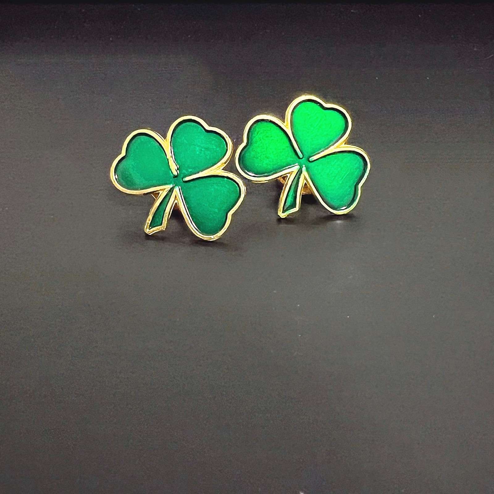 25-Pack Shamrock Clover Lapel Pins Bulk Set Irish Three-Leaf Clover Brooch Small