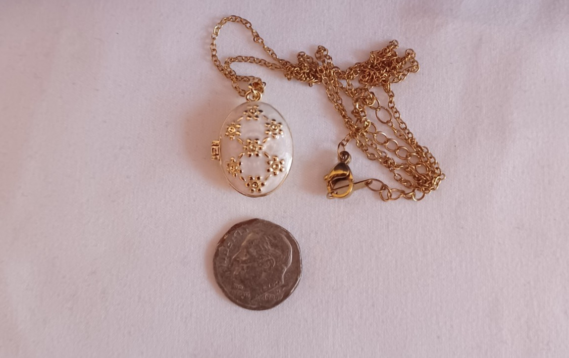 Gold Tone Locket Necklace Round Open Pendant 21″ White
