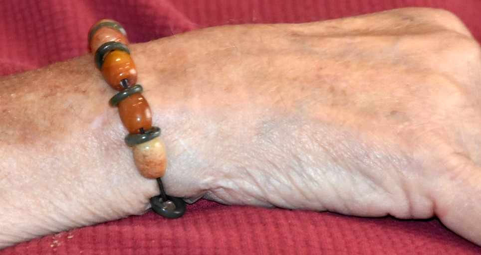 Asian Oblong BEIGE & Green Stones Ring Bracelet Beaded Bracelet 5 Inch Approx*/