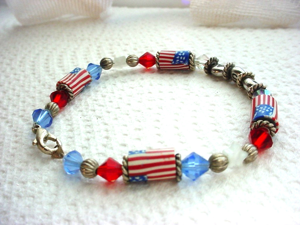Handcrafted Patriotic USA Bracelet Beaded Flags Stars M161926