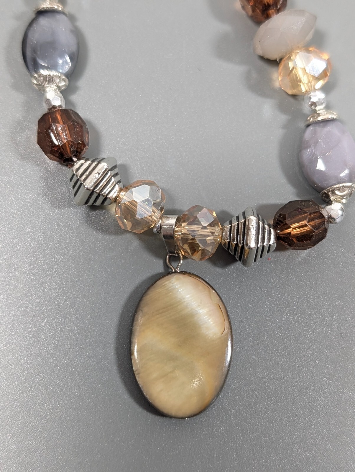 Boho Western Gray Beige Glass Bead Oval Shell Pendant Charm Necklace 21 in