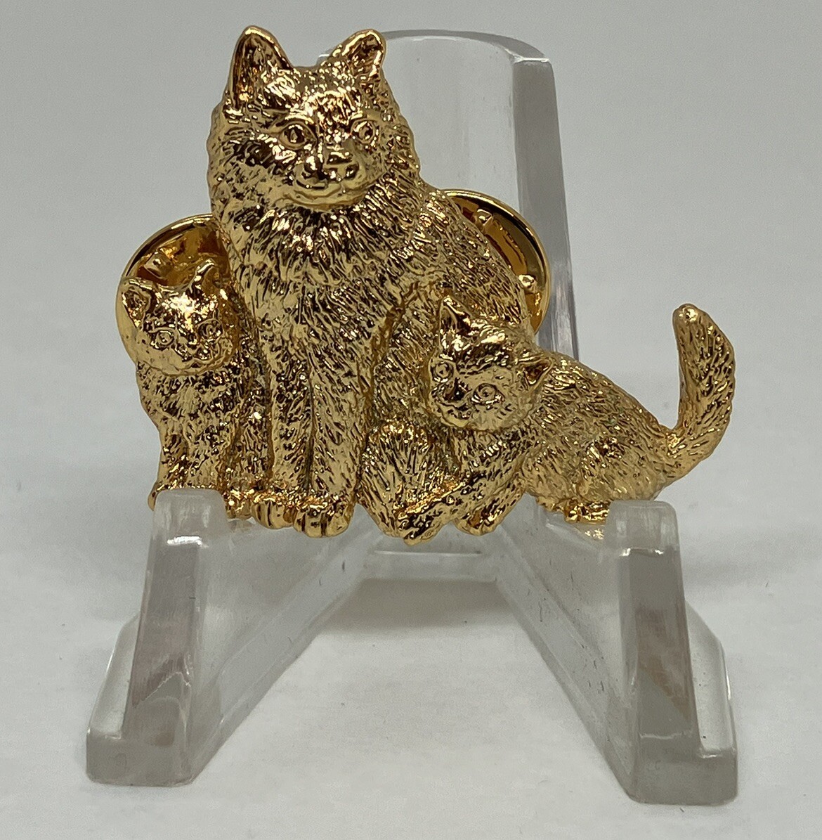 GG Harris Gold Tone Fine Pewter Cat & Kittens Pin 439B (C) 1999
